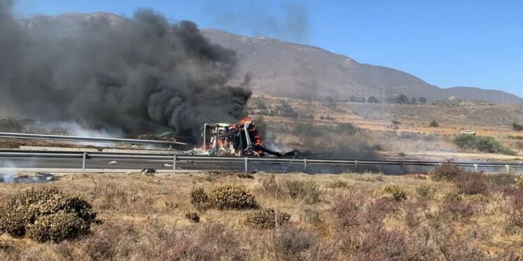 Volcamiento Y Posterior Incendio De Cami N En Ruta Altura Los Vilos