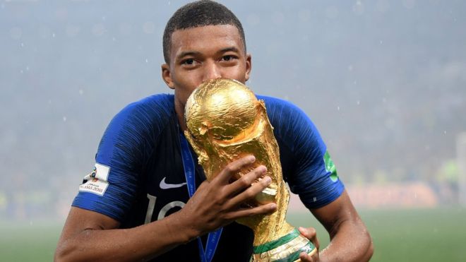 Mbappé Jugó Lesionado En Rusia 2018 Mi Radio